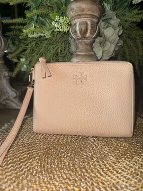 Tory Burch Pebbled Leather Clutch in Light Beige Excellent Preloved Condition